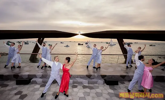 키스 브리지(Kiss Bridge) – 베트남의 새로운 상징적인 목적지