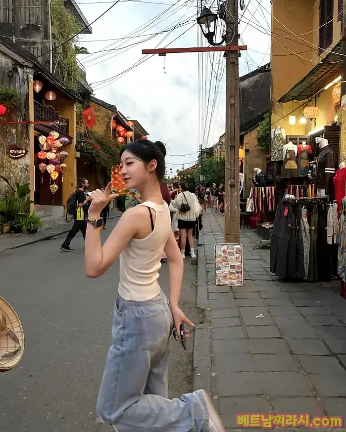 베트남 호이안 2월 8일 이쁘다는 말 듣고 싶으면 베트남 가세요~